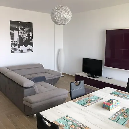 Apartament Mayo Mamaia Nord ナボダリ
